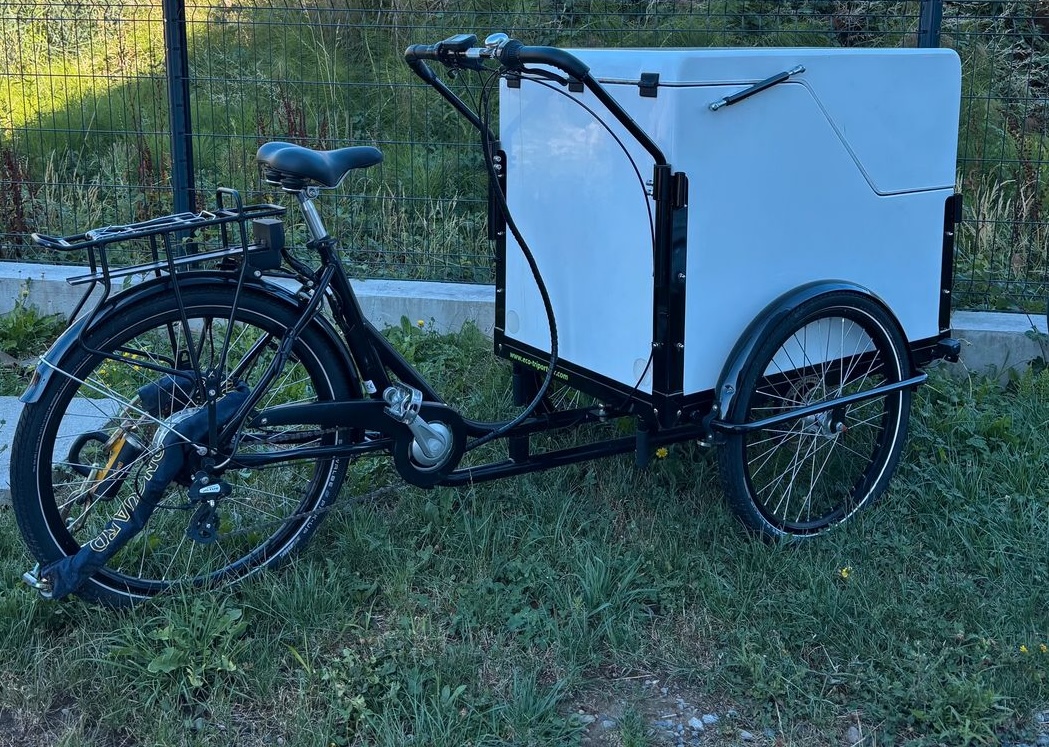 Vélo cargo lazoexpress pour la livraison de repas, colis et objets volumineux